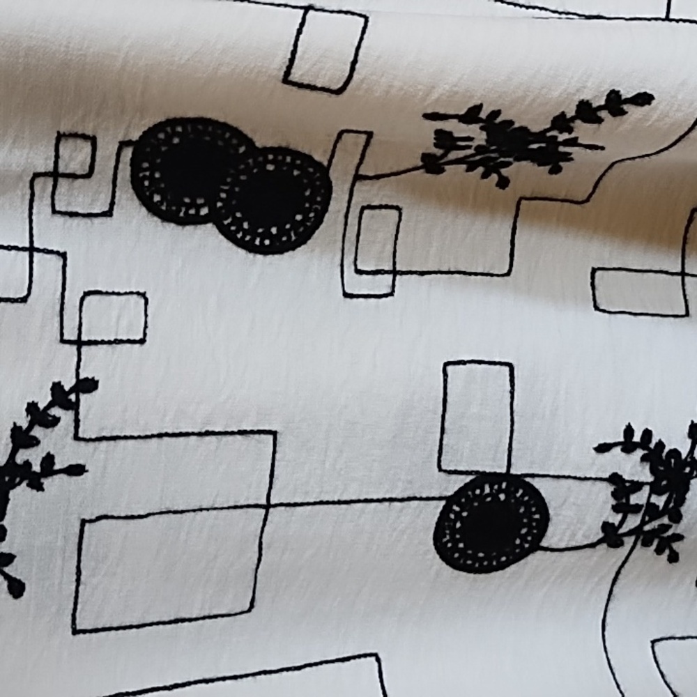 EMBROIDERED BLACK&WHITE SHIRT,SIDE SLITS WITH SQUARE BUTTONS-PERFECT CONDITION - Picture 10 of 11